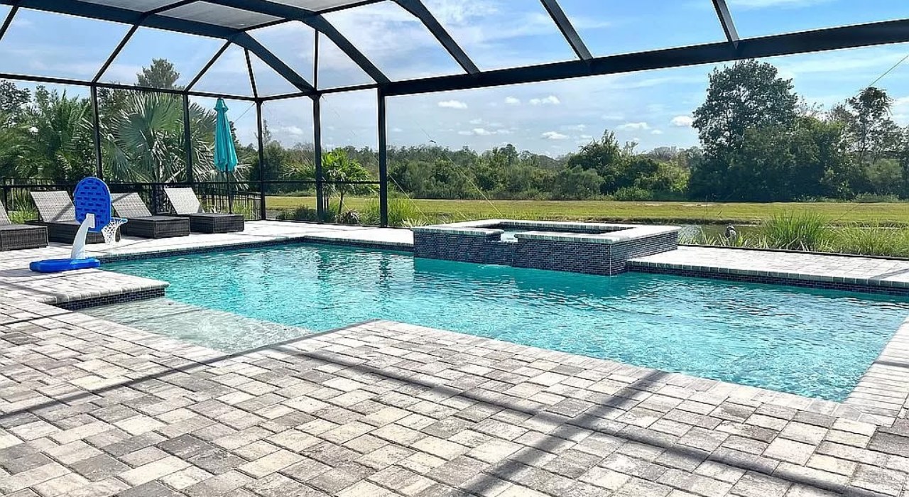 outdoor living contractors in Tampa