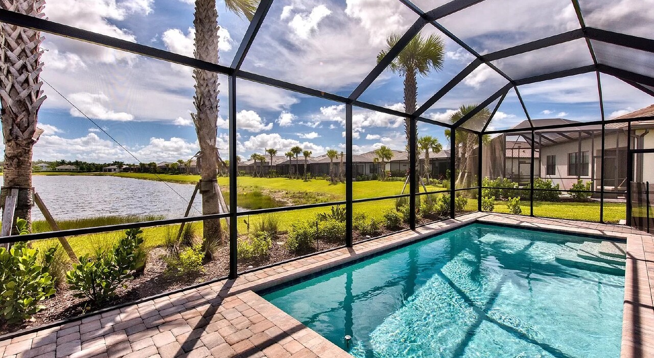 pool screen enclosure in naples fl
